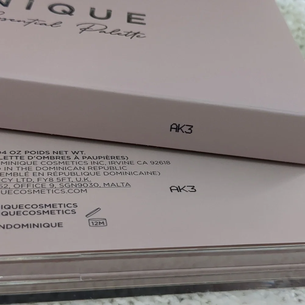 Dominique Cosmetics The Essential Palette, 10x 1.06g/0.04oz
